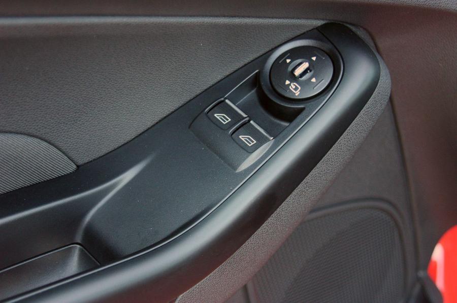  Ford Fiesta ST 2014 года  (фото 21 из 66)